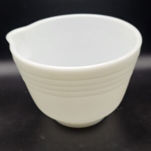 Pyrex Hamilton Beach Milk‎ Glass Ribbed Mixing Bowl w/ Spout  Vintage